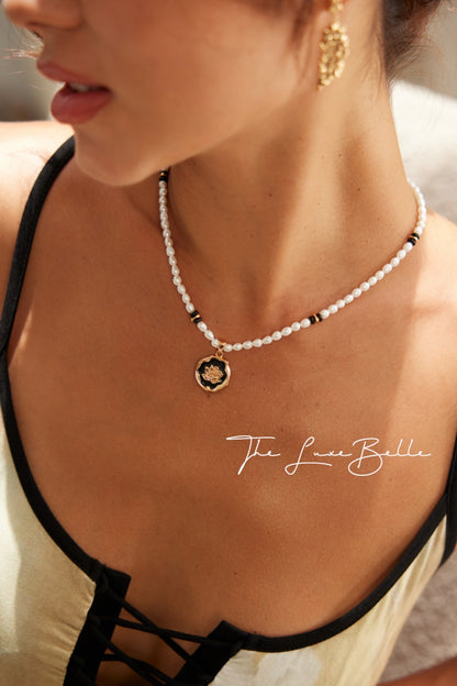 Chic Elegance Rose Pendant Black Agate Pearl Necklace