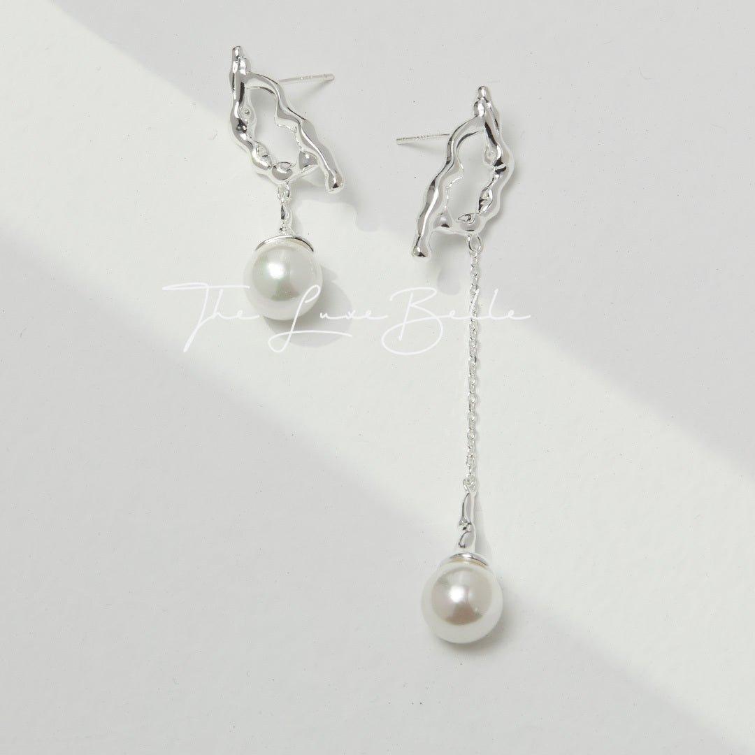 Freshwater Pearl Fluid Design Drop Earrings - The Luxe Belle