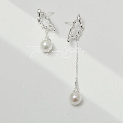 Freshwater Pearl Fluid Design Drop Earrings - The Luxe Belle